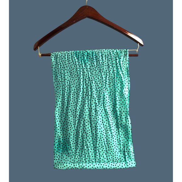 BEAUTIFUL GREEN W/ BLACK DOTS INFINITY SCARF - Picture 1 of 1